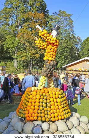Ludwigsburg, Germany-october 16, 2016: The World's Largest Pumpkin Festival At The Ludwigsburg Palac