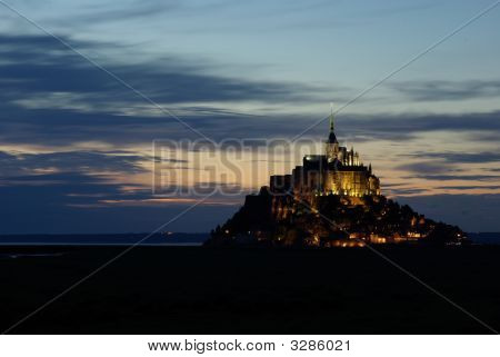 Mont Saint Michel v noci