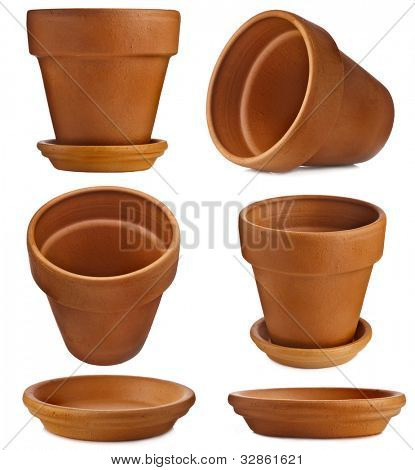 Ler flower pot med underkop isoleret på hvid baggrund