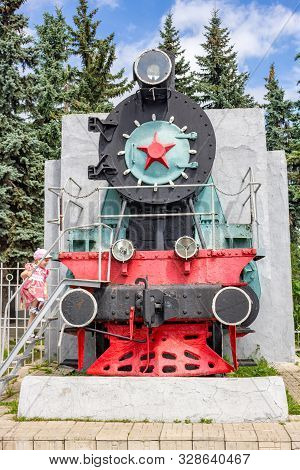 Kaluga, Russia - August 2017: Monument To The Locomotive Su 214-33. Kaluga Railway Station