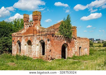 Troitskoe, Russia - August 2017: The Vorontsova-dashkova Estate In Troitskom. Ruins Of Starch Plant