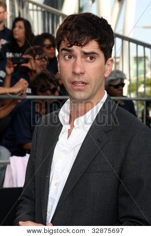 LOS ANGELES - maj 10: Hamish Linklater anländer till 