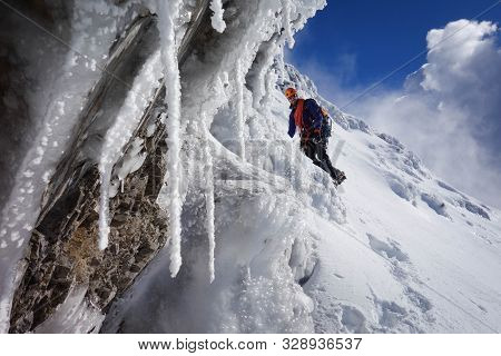Alpinista Uomo Alpinist Man Hiking Winter Mountain
