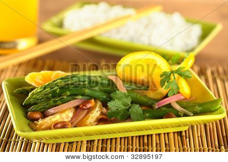 Asparagi verdi preparati in stile thailandese