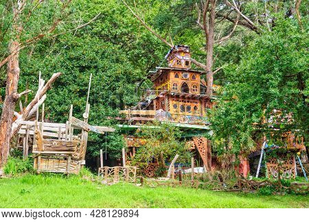 Warburton, Victoria, Australia - April 30, 2017: Boinga Bob's Treehouse Temple Was Influenced By Lif