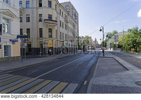 Moscow, Russia - July 18, 2021: Pyatnitskaya Street, Zamoskvorechye. Early July Sunday Morning. Sunn