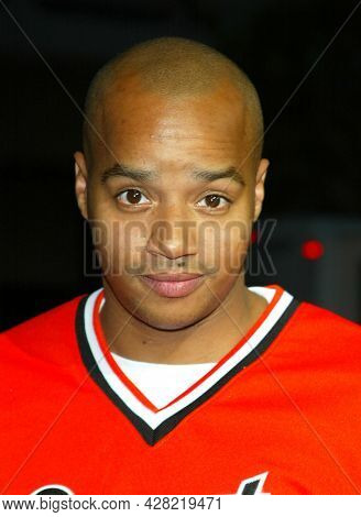 LOS ANGELES - APR 23: Donald Faison arrives to  the Ã¢â¬ËIdentityÃ¢â¬â¢ Hollywood Premiere on April 23, 2003 in Hollywood, CA