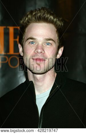 LOS ANGELES - MAR 06: Shawn Ashmore arrives for the Premiere The New Power Party on March 06, 2003 in Hollywood, CA