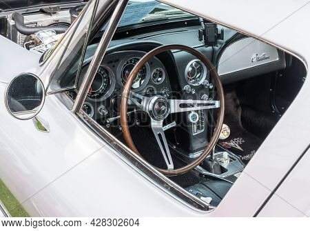Pittsburgh, Pennsylvania, Usa July 24, 2021 The Pittsburgh Vintage Gran Prix In Schenley Park, A Yea