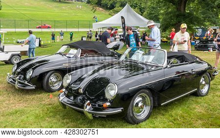 Pittsburgh, Pennsylvania, Usa July 24, 2021 The Pittsburgh Vintage Gran Prix In Schenley Park, A Yea