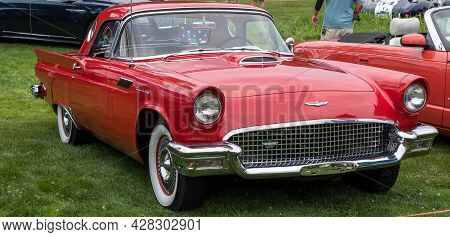 Pittsburgh, Pennsylvania, Usa July 24, 2021 The Pittsburgh Vintage Gran Prix In Schenley Park, A Yea