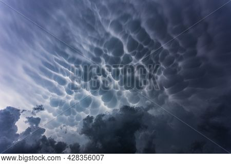Mammatus Storm Clouds, Bautiful Storm Cloud Formation