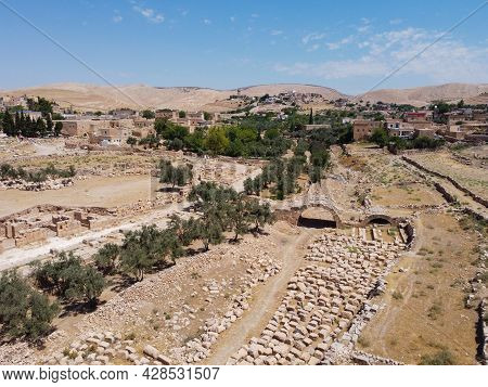 Dara Or Daras Ancient City. Ruins Of East Roman Fortress City In Northern Mesopotamia. Village Of Og