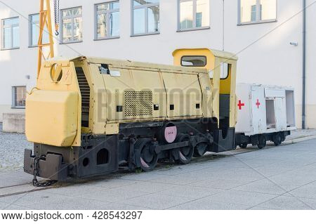 Walbrzych, Poland - June 3, 2021: Narrow-gauge Locomotive Khd A4m517 At Old Mine In Walbrzych.