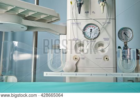 A Device For Resuscitation Of Infants And Checking The Child On The Apgar Scale After Delivery. Mach