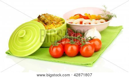 Köstlichen Pilaf mit Gemüse, isolated on white