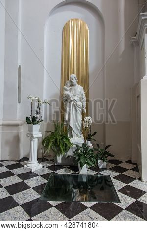 Chelm, Poland - July 5, 2021: Inside The Shrine, The Basilica Of Virgin Mary In Chelm In Eastern Pol