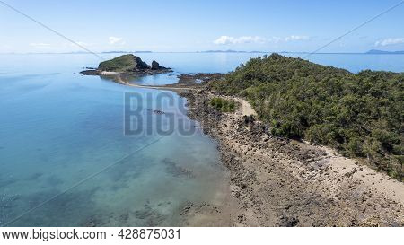 Islands You Can Walk To At Low Tide. Red Cliff Islands, Finlaysons Point, Seaforth, Queensland, Aust