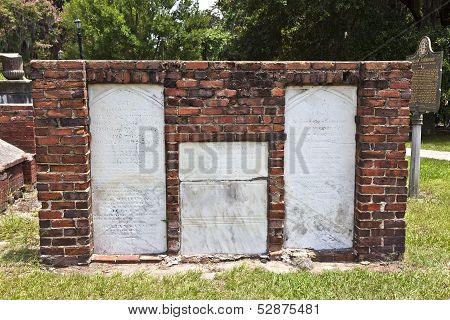 Colonial Park Cemetery In Savannah