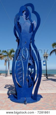 sulpture azul