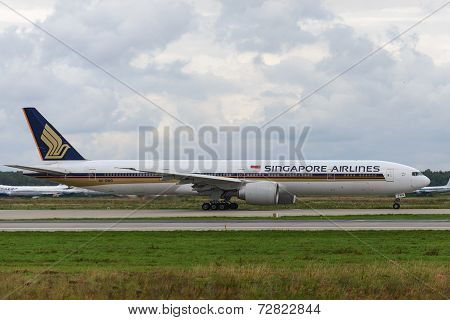Boeing B777 jet aircraft