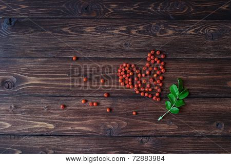 Ashberry as a heart shape at the wooden table