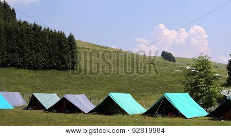 Large Tents To Sleep During The Summer Campsite