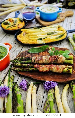 Asparagus - the delights of white and green asparagus, a variety of dishes
