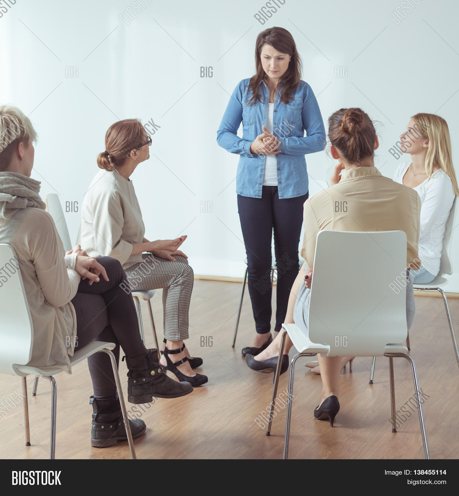 Психолог. Тренинги по психологии. Гештальт психология обучение москва. Международный институт психологии и психотерапии новосибирск. Московский институт клинической психологии.