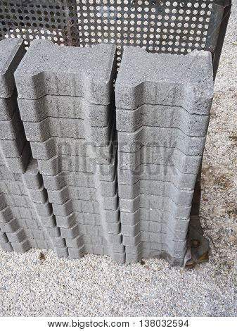 concrete permeable flooring assembled on a substrate of sand