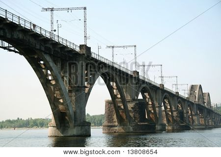Železniční most na řece