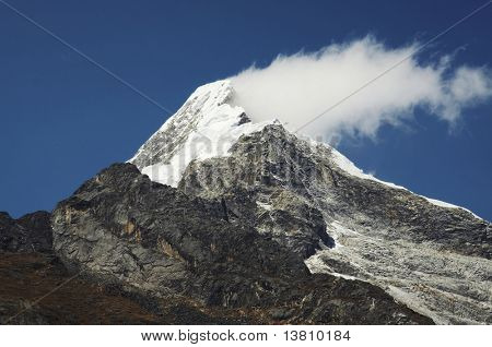 Berggipfel und cloud