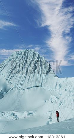 Horolezec na poutko špička v Kordiller mountain
