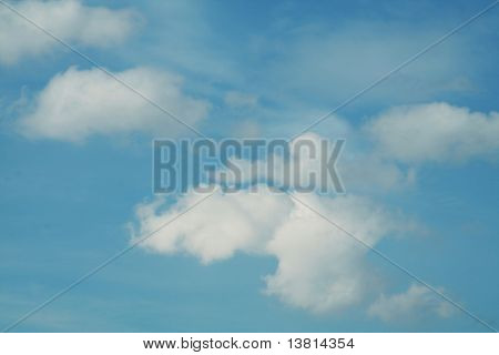 파란색과 흰 구름