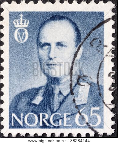 NORWAY - CIRCA 1958: A stamp printed in Norway shows a portrait of King Olav V the series 