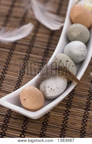 Ovos de Páscoa feliz feriado