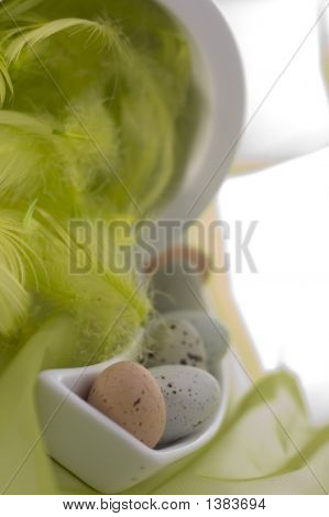 Ovos de Páscoa feliz feriado
