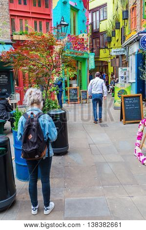 Picturesque Alley Neals Yard In London, Uk