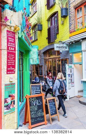 Picturesque Alley Neals Yard In London, Uk