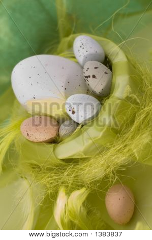 Ovos de Páscoa feliz feriado