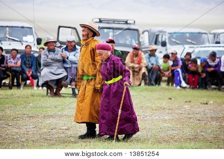 MĚSÍC suma, Mongolsko - 25. července: arbitry tradiční mongolské bojové festivalu na červenec 25, 2010 jsem