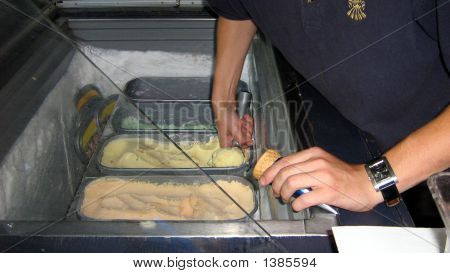 Scooping Banana jäätelö