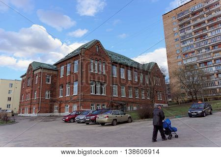 Nizhny Novgorod, Russia. - April 22.2016. City School named after Mikhail Lomonosov in the Verkhnevolzhskaya embankment. The object of cultural significance of regional importance. Built in 1910-1913 by architect NM Veshnyakov. A striking piece of archite