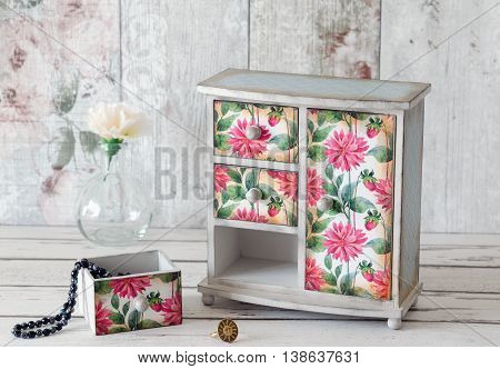 Decoupage Armoire