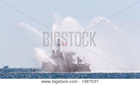 Bateau-pompe