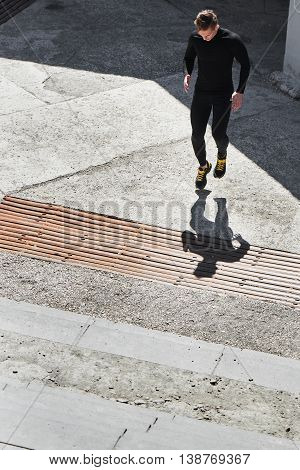 The athlete performs a warm-up around the underpass