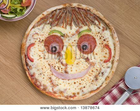 Smajlík čelí Pizza s malým salátem