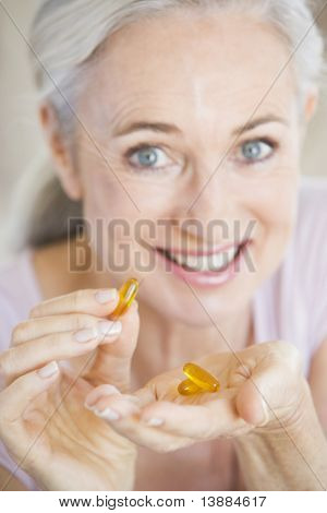 Frau nehmen Pillen