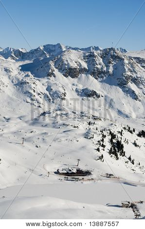Stok narciarski w austriackich Alpach