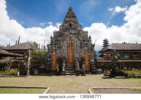 Holiday in Bali, Indonesia - Ulundanu Temple and Lake Beratan